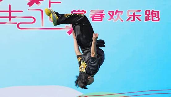 游戲機里面的人物描述已自動生成