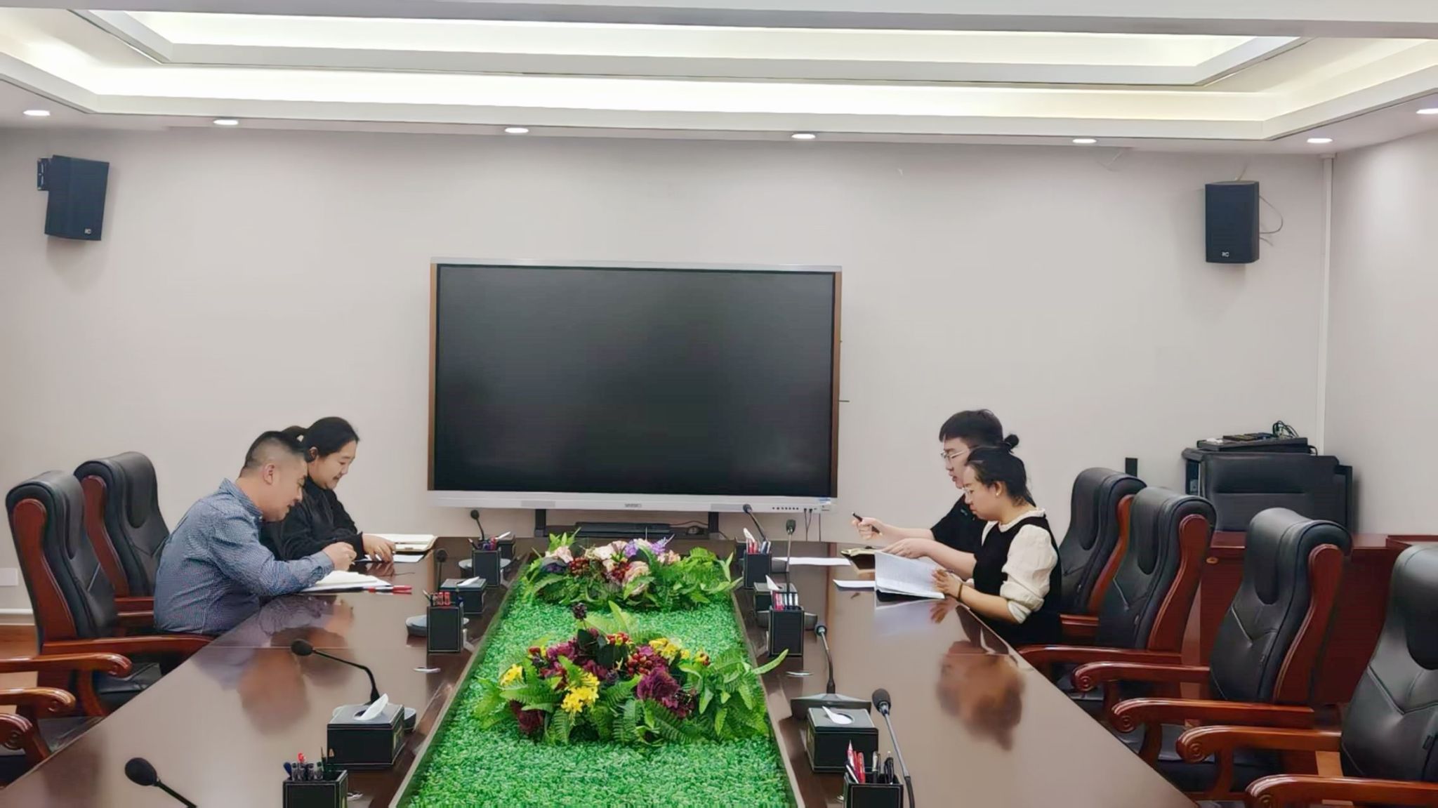 統戰部黨支部召開理論學習會